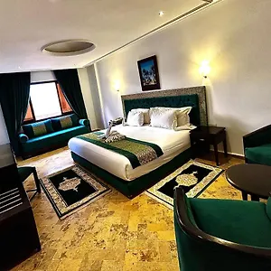 https://les-trois-palmiers.marrakeshhotelsmorocco.com
